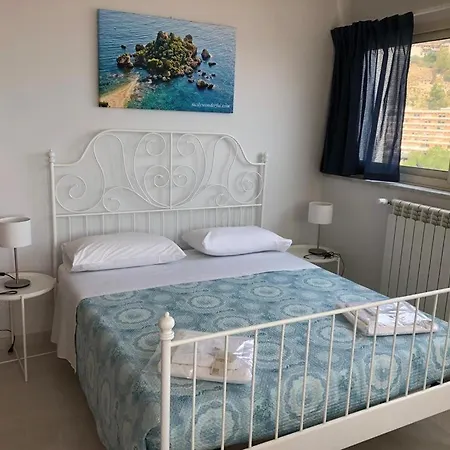 Taormina Loview جيارديني ناكسوس