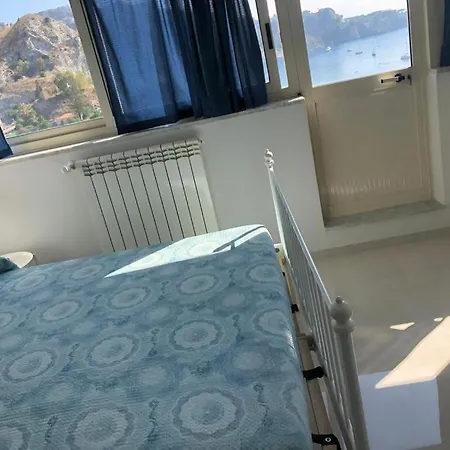 Taormina Loview * جيارديني ناكسوس