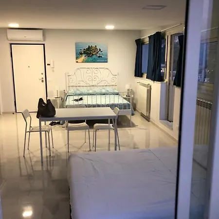 Taormina Loview * جيارديني ناكسوس